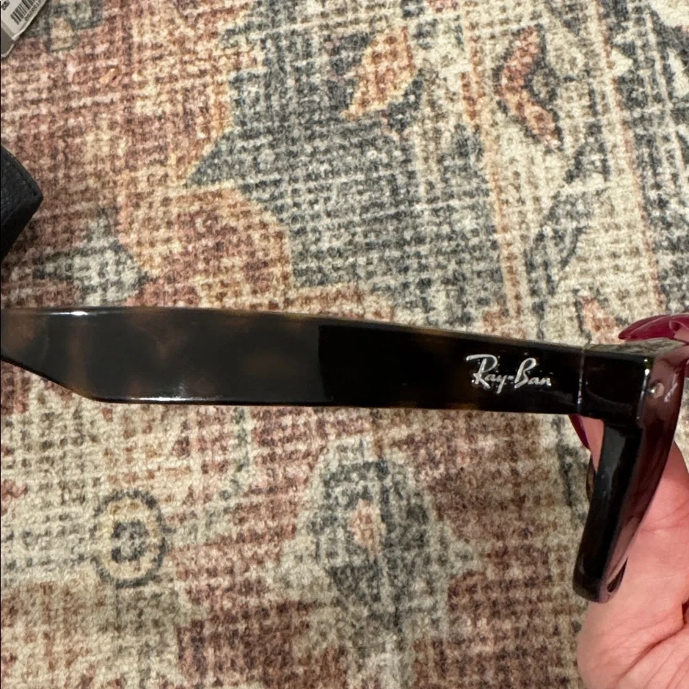 Authentic RayBan RB2132 New Wayfarer Sunglasses, Tortoise Frame, Brown Lenses - Picture 11 of 16
